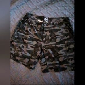 V46 brand Men Golf shorts, size LG/TG, color black camouflage with grey